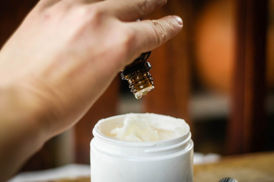 Do not immediately add essential oil to large amounts of cream - it is better to enrich a single dose each time